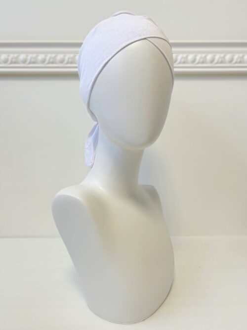 bonnet croisé à nouer