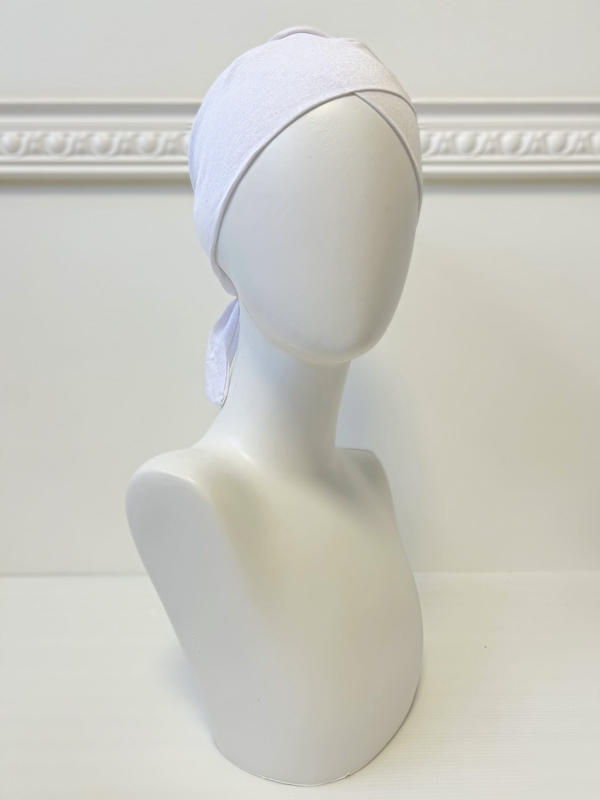 bonnet croisé à nouer