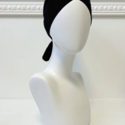 bonnet croisé à nouer noir