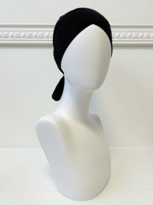 bonnet croisé à nouer noir