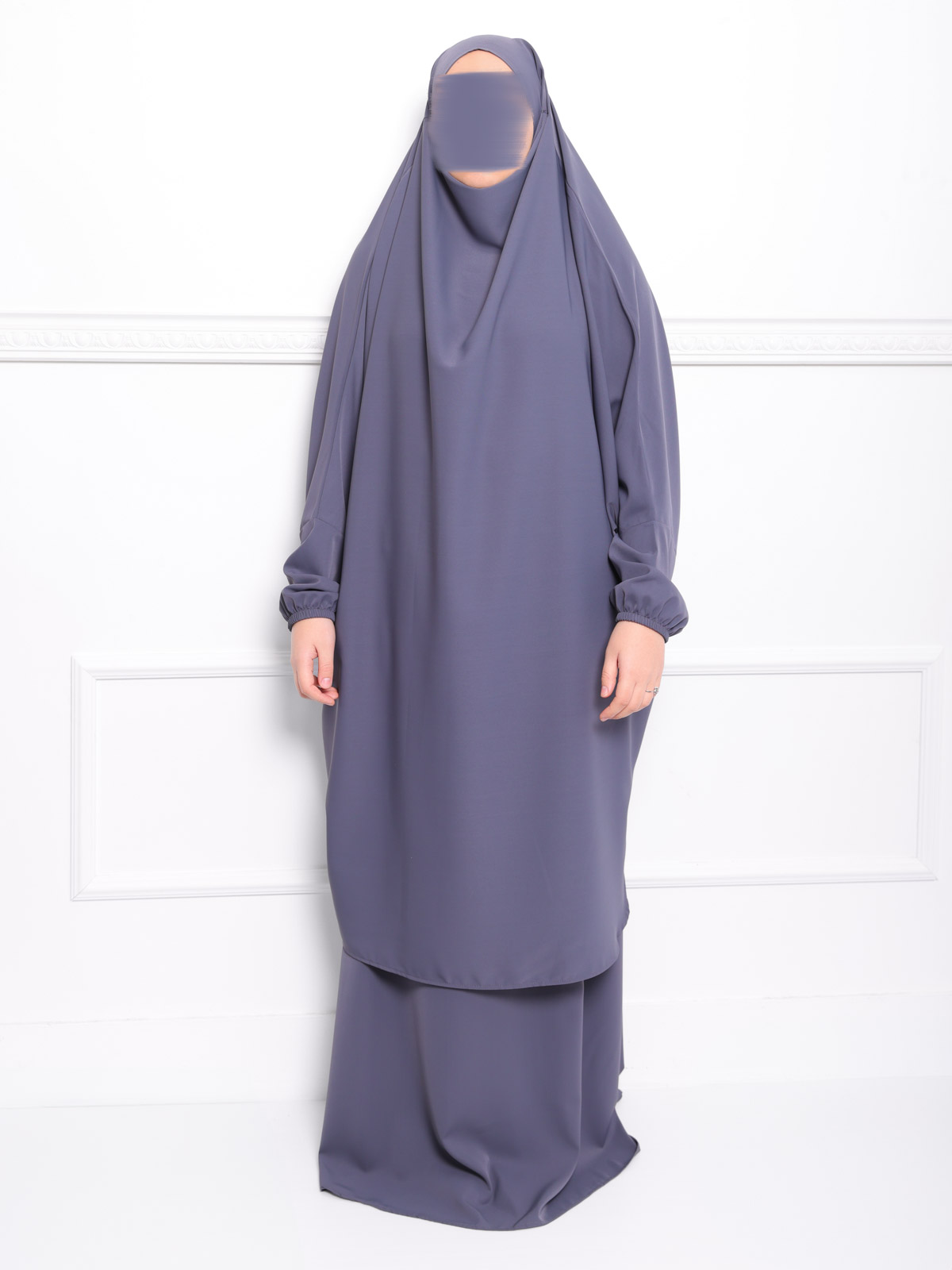 Jilbab soie de médine gris foncé.