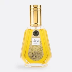 Plongez dans une expérience olfactive incomparable avec notre parfum d'exception, une fusion envoûtante d'ingrédients raffinés qui capture l'esprit audacieux et luxueux de l'Orient. En tête, la fraîcheur vive des agrumes se marie à la chaleur boisée du cèdre, créant une ouverture lumineuse et envoûtante. L'élégance intemporelle de la rose ajoute une touche de romantisme, évoquant des jardins secrets aux murs de pierre baignés de soleil. Au cœur de cette fragrance captivante, un mélange enivrant de fleurs délicates, d'oud sensuel, de poivre rose épicé et de pamplemousse pétillant danse en harmonie, révélant une profondeur et une complexité qui intriguent et séduisent. Tel un voyage à travers des souks animés et des palais opulents, chaque note dévoile une facette nouvelle et envoûtante. Enfin, les notes de fond riches et enveloppantes apportent une profondeur inoubliable à cette composition envoûtante. L'oud mystérieux et l'ambre sensuel se mêlent aux accords boisés et terreux du cèdre et du patchouli, créant une empreinte chaleureuse et durable qui enveloppe la peau telle une étreinte sensuelle. Tel un voyage au cœur des déserts infinis et des oasis luxuriantes, ce parfum laisse une empreinte inoubliable et mystérieuse. Notes de Tête : Mandarine, Cyprès, Estragon, Citron, Sauge, Bergamote Notes de Cœur : Safran, Muguet, Vanille, Noix de Muscade Notes de Fond : Musc, Bois de Santal, Cèdre, Amande, Vétiver de Tahiti Plongez dans une expérience olfactive incomparable avec notre parfum d'exception, une fusion envoûtante d'ingrédients raffinés qui capture l'esprit audacieux et luxueux de l'Orient. En tête, la fraîcheur vive des agrumes se marie à la chaleur boisée du cèdre, créant une ouverture lumineuse et envoûtante. L'élégance intemporelle de la rose ajoute une touche de romantisme, évoquant des jardins secrets aux murs de pierre baignés de soleil. Au cœur de cette fragrance captivante, un mélange enivrant de fleurs délicates, d'oud sensuel, de poivre rose épicé et de pamplemousse pétillant danse en harmonie, révélant une profondeur et une complexité qui intriguent et séduisent. Tel un voyage à travers des souks animés et des palais opulents, chaque note dévoile une facette nouvelle et envoûtante. Enfin, les notes de fond riches et enveloppantes apportent une profondeur inoubliable à cette composition envoûtante. L'oud mystérieux et l'ambre sensuel se mêlent aux accords boisés et terreux du cèdre et du patchouli, créant une empreinte chaleureuse et durable qui enveloppe la peau telle une étreinte sensuelle. Tel un voyage au cœur des déserts infinis et des oasis luxuriantes, ce parfum laisse une empreinte inoubliable et mystérieuse. Notes de Tête : Mandarine, Cyprès, Estragon, Citron, Sauge, Bergamote Notes de Cœur : Safran, Muguet, Vanille, Noix de Muscade Notes de Fond : Musc, Bois de Santal, Cèdre, Amande, Vétiver de Tahiti
